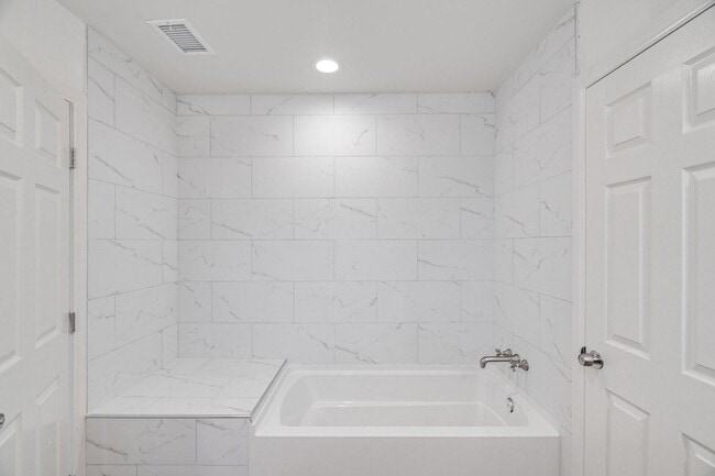 Building Photo - 5 Bedroom house with view