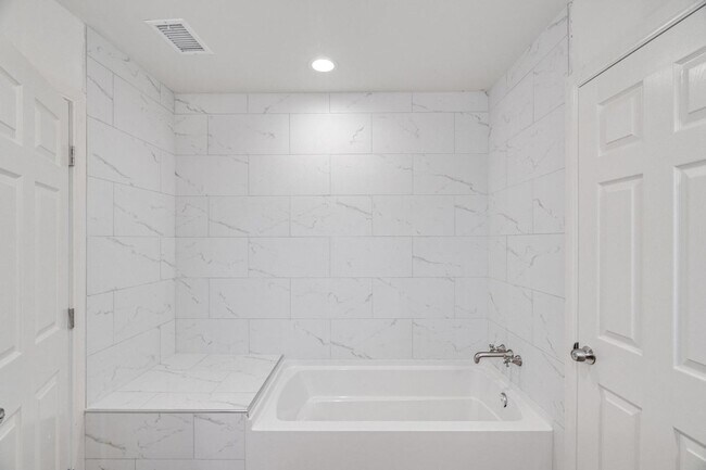 Building Photo - 8560 Grv Hl Ct