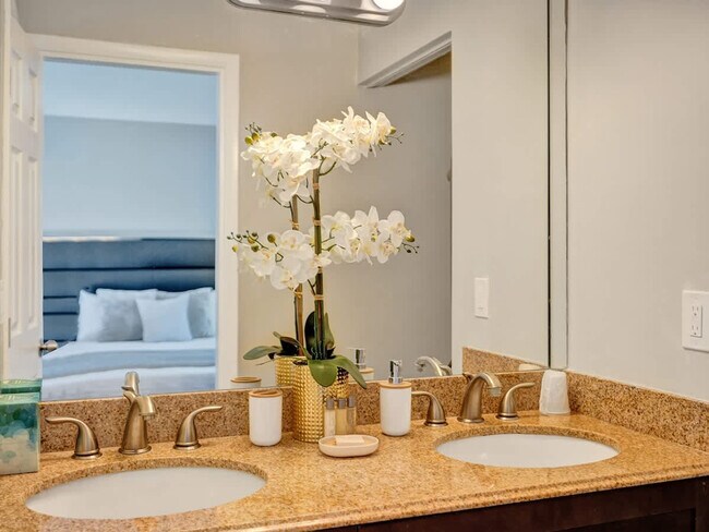 Building Photo - 3208 NE 9th St