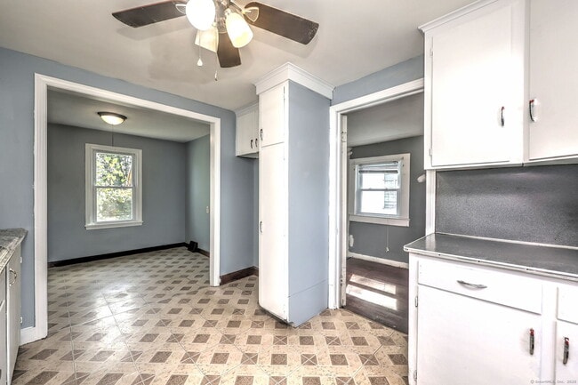 Building Photo - 22 Holmes Ave