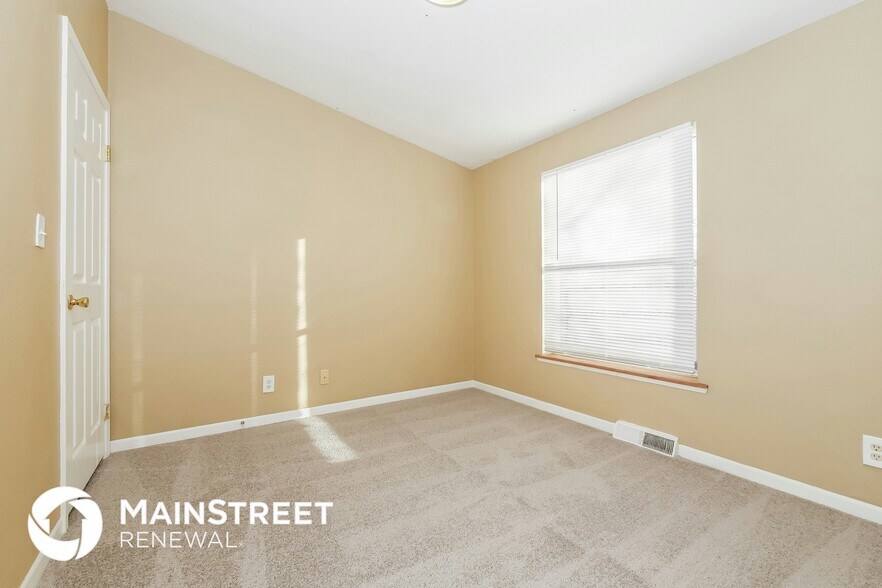 Building Photo - 1709 Lexington Rd