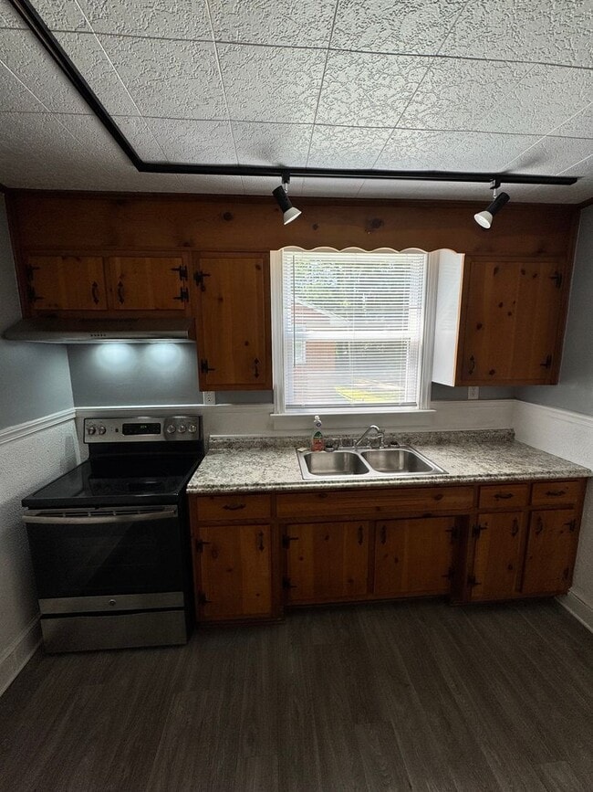 Building Photo - Cozy 4 bed 1.5 bath Ranch House in Petersburg