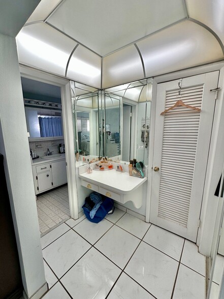 Building Photo - 300 Galen Dr