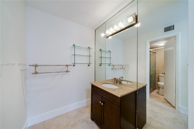 Building Photo - 1665 Bay Rd