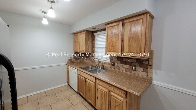 Building Photo - 3404 Iola Ave