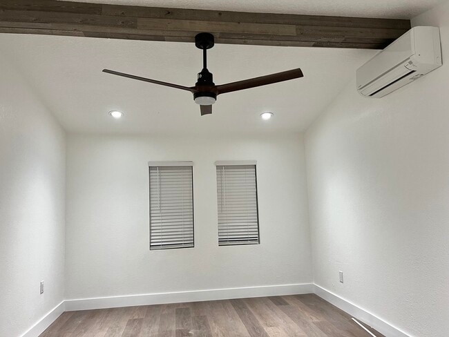 Building Photo - 1934 Wallace Ave