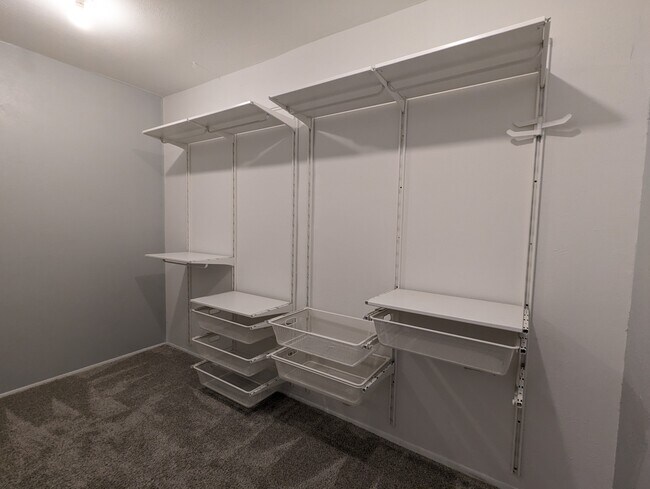 Building Photo - 944 Mossvine Dr