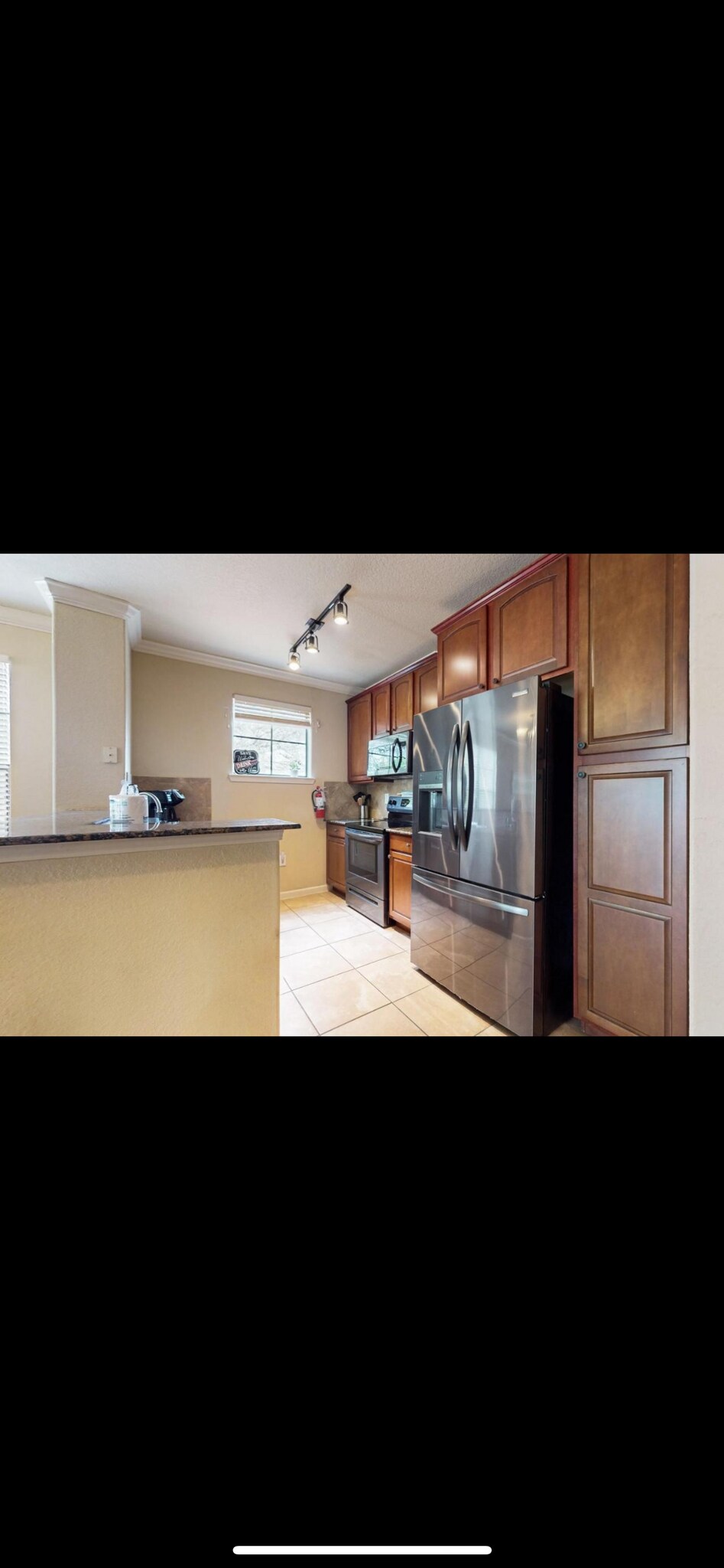 Building Photo - 901 Charo Pky