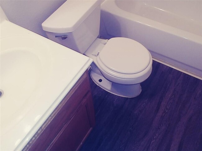 Building Photo - 211 Wild Buffalo Dr