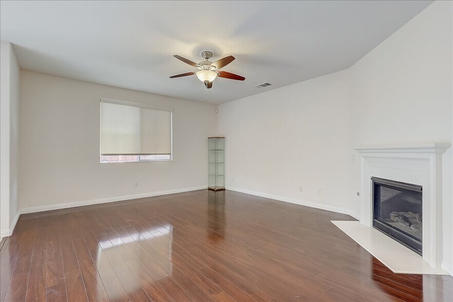 Building Photo - 3115 N Sunrise Ct