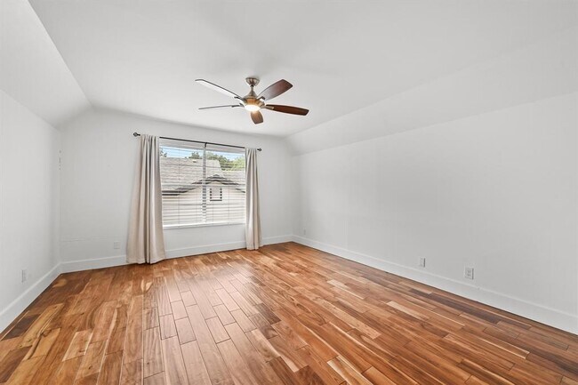 Building Photo - 3405 Santa Fe Dr