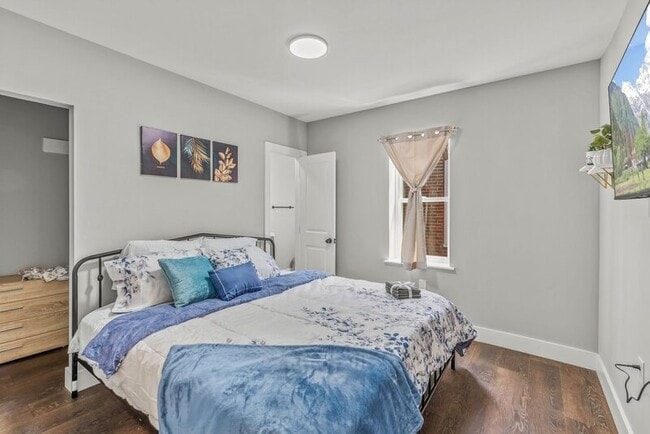 Building Photo - 4821 Walnut St