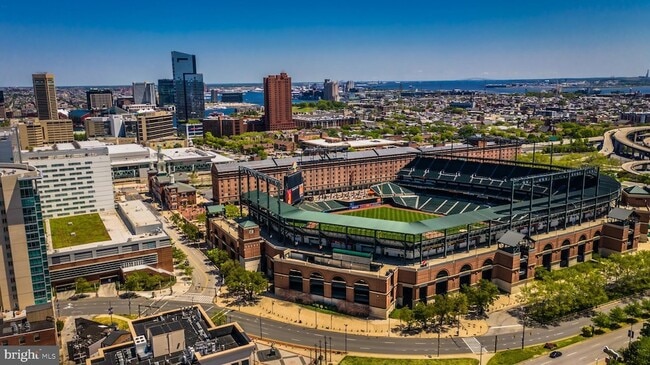 Building Photo - 640 Dover St