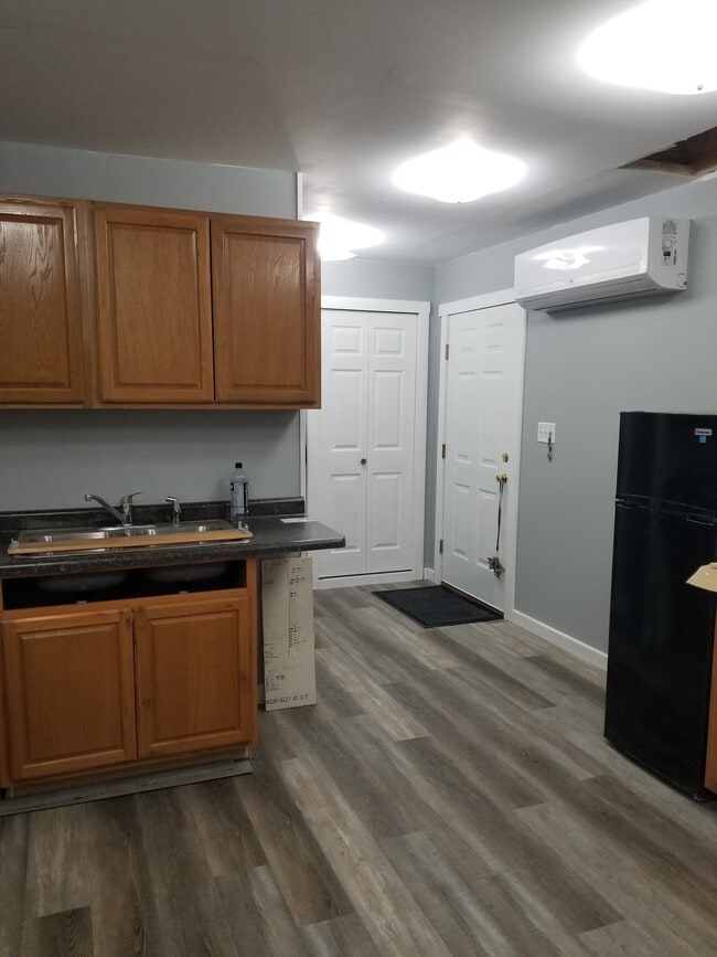 Building Photo - 807 Maple Ave