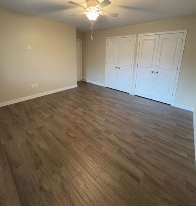 Building Photo - 4 Bedroom Townhome at Three Fountains in M...