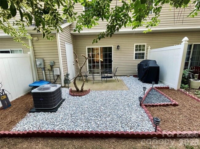 Building Photo - 8049 Stoneham Ct