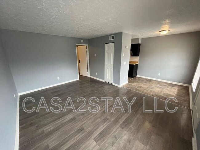 Building Photo - 371 Redmar Blvd