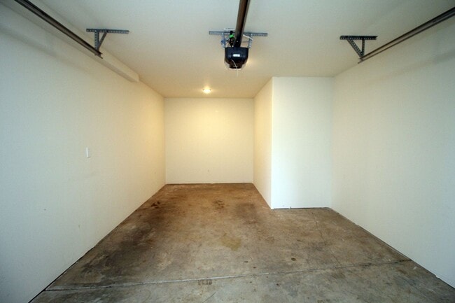 Building Photo - 4626 NE 96th Ave