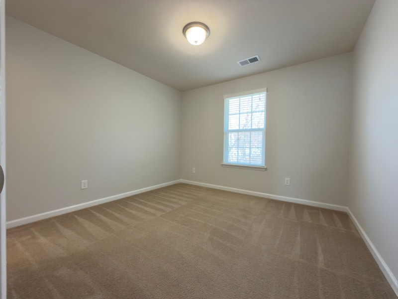 Building Photo - 2501 Silverthorn Dr