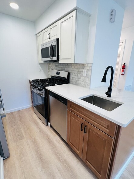 Building Photo - 112 Longfield Ct