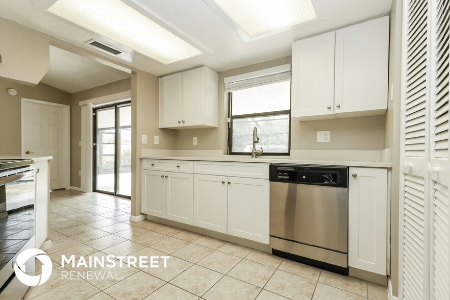 Building Photo - 5459 Hornaway Ave