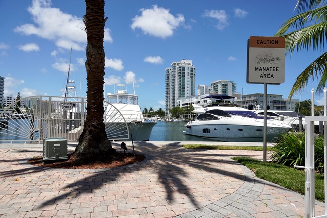 YACHT PROMENADE - 7900 Harbor Island Dr