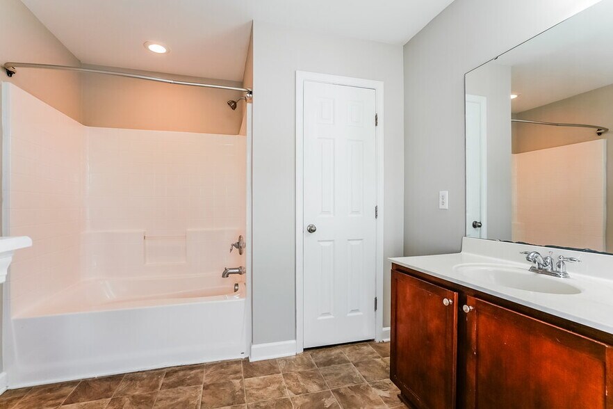 Building Photo - 2545 Spring Oaks Way