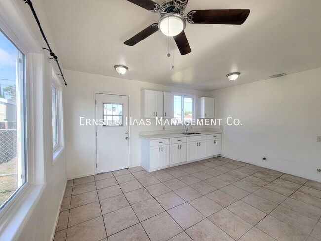 Building Photo - Wonderful 3 Bedroom Compton Home with Larg...