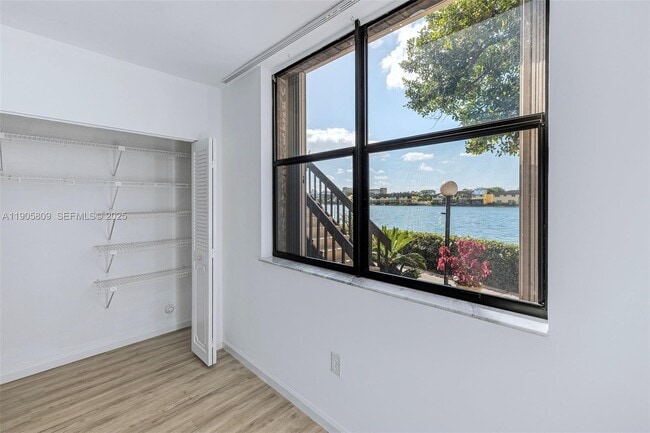 Building Photo - 770 NE 199th St