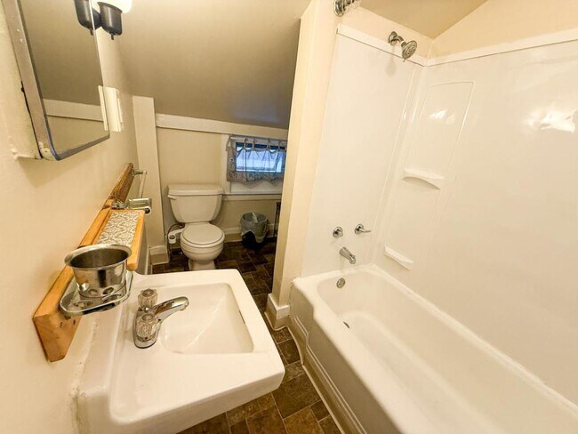 Building Photo - 422-424 E State St Ithaca