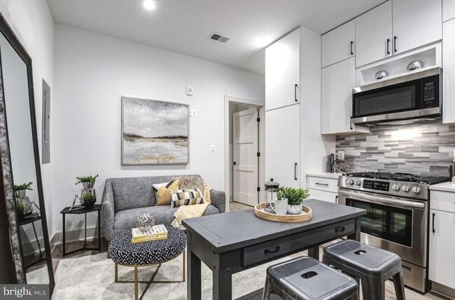 Building Photo - 256 15th St SE