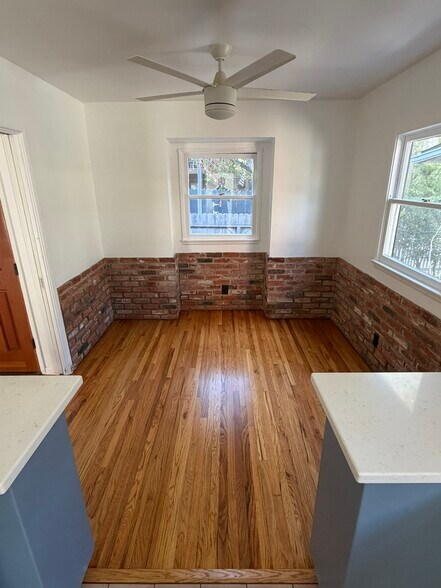 Building Photo - 118 Breeze Ave