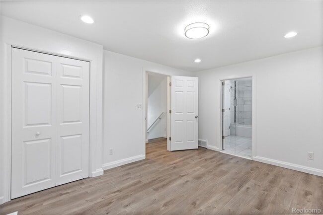 Building Photo - 22712 Clairwood St