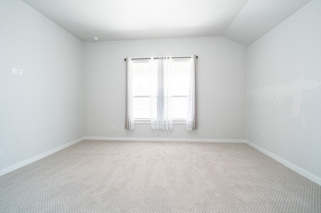 Building Photo - 24819 Yellow Spruce Cir