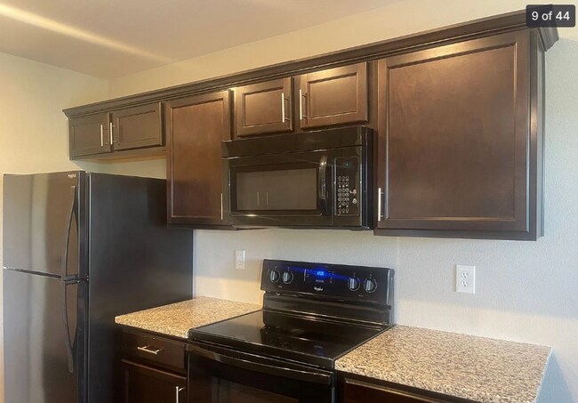 Building Photo - 3 Bedroom 2 Bathroom 2 CAR GARAGE