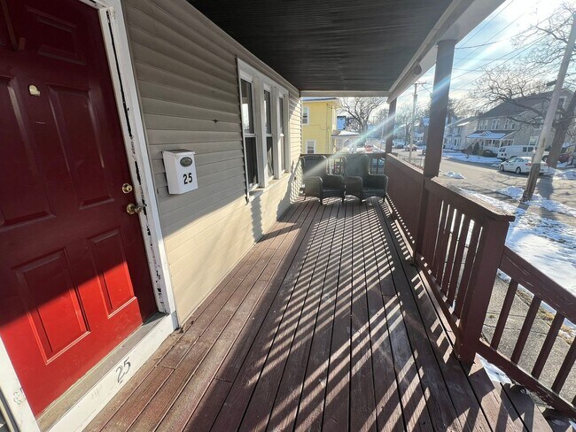 Building Photo - 25-27 Maple St