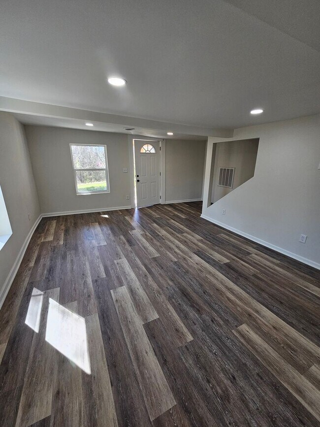 Building Photo - 3-Bedroom 2 Bath, 2-story home ready for you to call home today!