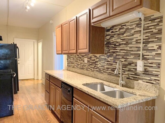 Building Photo - 1306 Patterson Ave SW