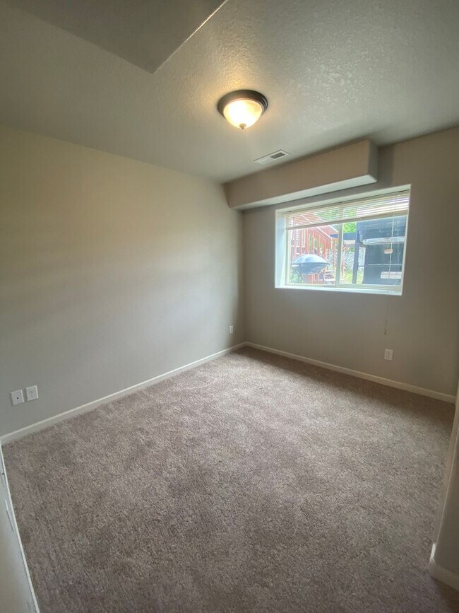 Building Photo - 4 BED | 3 BATH | 3 CAR GARAGE | SUMMERSET