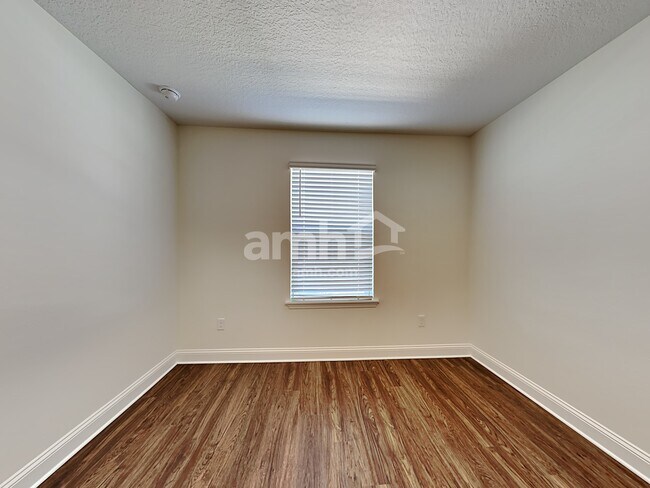Building Photo - 118 Olivewood Pl