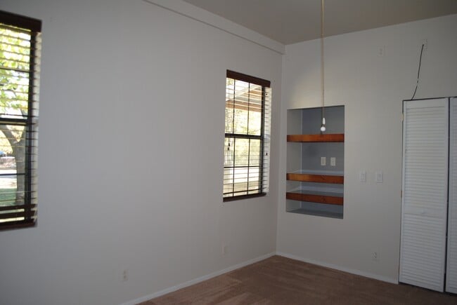 Building Photo - 13019 W Adams Ave