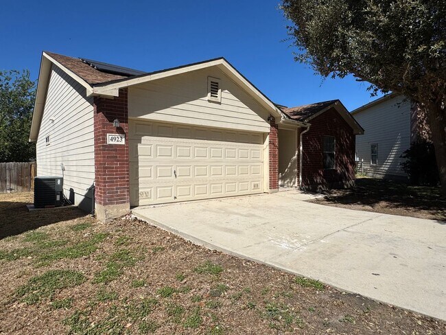 Building Photo - Nice 3 bedroom 2 Bath One Story Home..Avai...