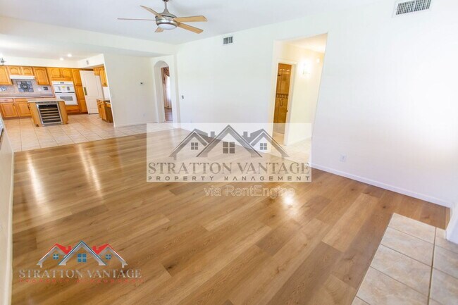 Building Photo - 960 E Constitution Dr