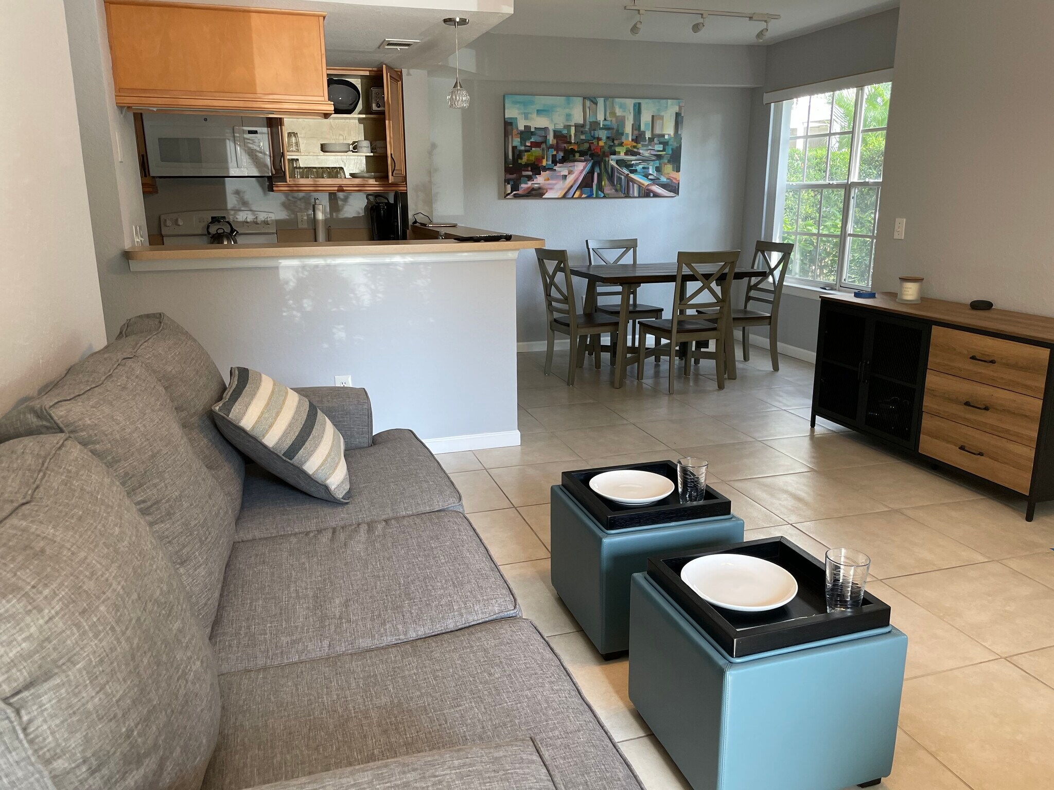 Livingroom - 850 S Tamiami Trl