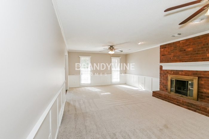 Building Photo - 292 E Valleywood Dr
