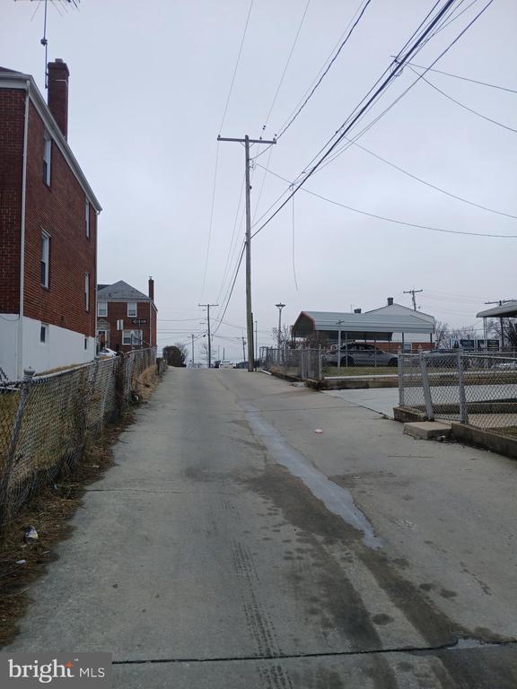 Building Photo - 2707 Edison Hwy