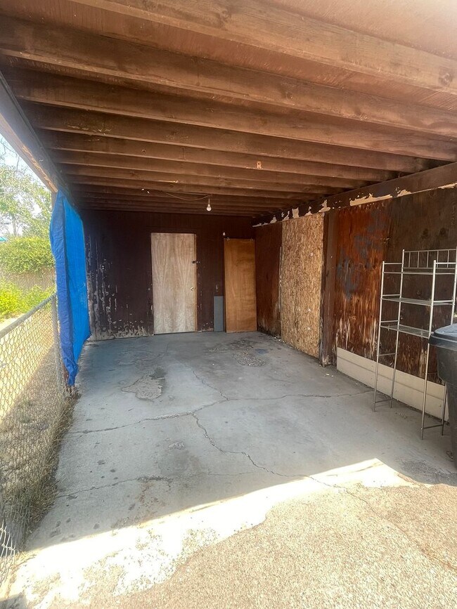 Building Photo - 225-227 E 200 S
