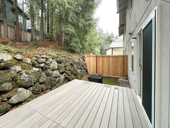 Building Photo - Charming 3-Bed Townhouse in Quiet Neighborhood Across from Park!