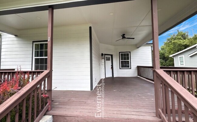 Building Photo - Charming 3-Bedroom Home with Outdoor Oasis – Minutes from Amenities / Pet-Friendly / Available Now!