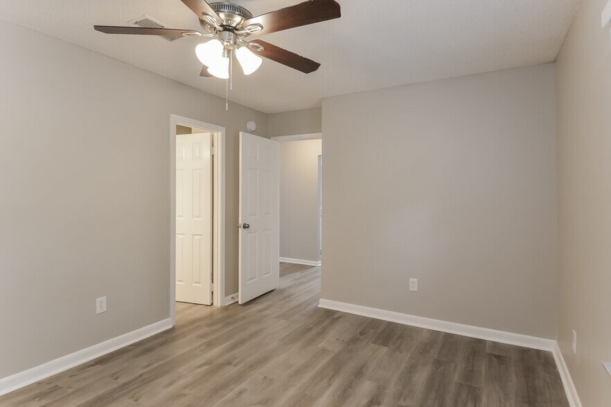Building Photo - 11426 Lumberjack Cir W